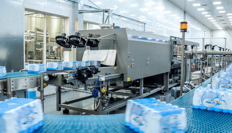 Thanks to enhanced performance, Sidel’s Super Combi Compact complete water line opened the door for more business opportunities for Zulal Water Factory, in Sharjah, UAE (Zulal). Running at up to 45,000 bottles per hour (bph), the line not only delivers increased productivity by 280%, but also helps the company save 56% on energy costs, when compared with their existing PET line. In addition, with the new, lighter PET bottle and optimisation of utilities, there has been a considerable reduction in the overall carbon footprint. Sidel Super Combi Compact water complete line enhances both performance and sustainability for Zulal Water Factory, in Sharjah, UAE