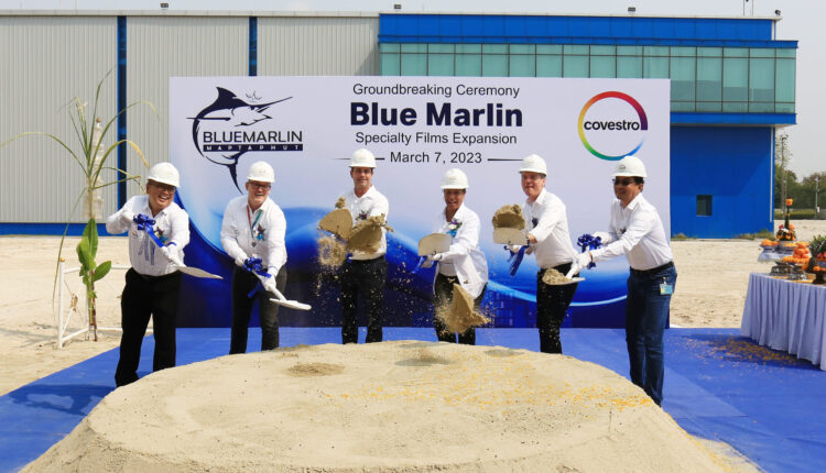 Groundbreaking ceremony for the new polycarbonate film plant in Map Ta Phut, Thailand, with Aleta Richards, Global Head of the Specialty Films segment, Timo Slawinski (3rd from left), Head of Covestro's Map Ta Phut site, and Michael Boediger (2nd from right), Head of Operations in the Specialty Films segment.