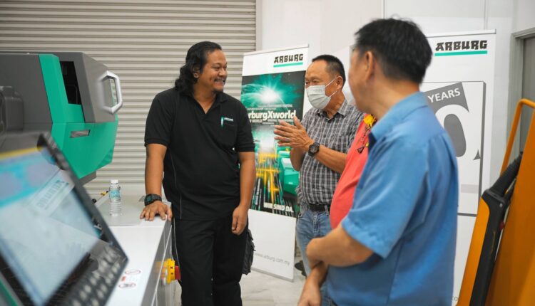 30 years Arburg Malaysia: The programme of the Open House event featured a demonstration of the Gestica control system.