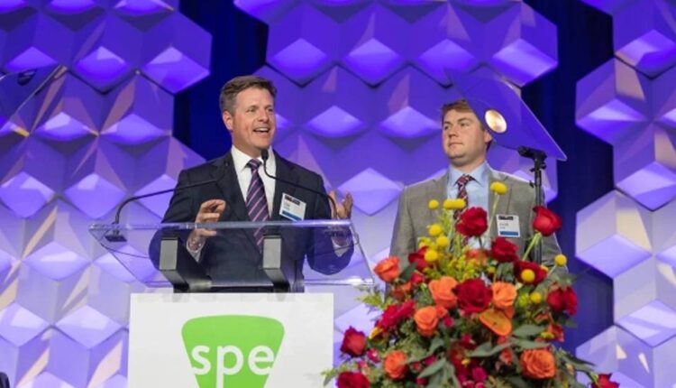 INEOS Styrolution’s Tom Warren, Vice President Specialties, Americas accepting 2022 SPE Hall of Fame award during Automotive Innovation Awards Gala.